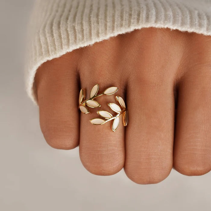 The Aurelia Leaf Ring