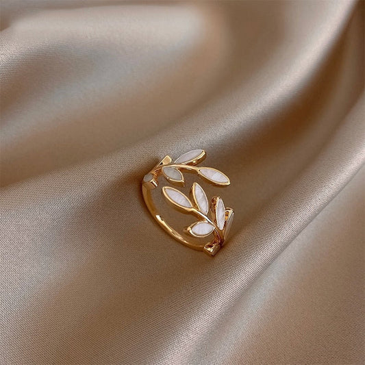The Aurelia Leaf Ring